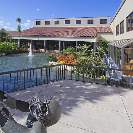 Miami Lakes Hotel Bagian luar foto
