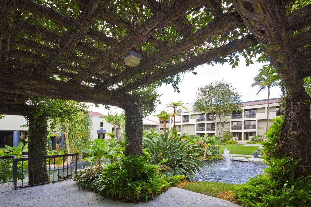 Miami Lakes Hotel Bagian luar foto