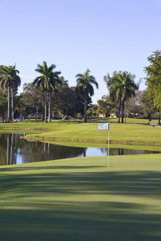 Miami Lakes Hotel Bagian luar foto