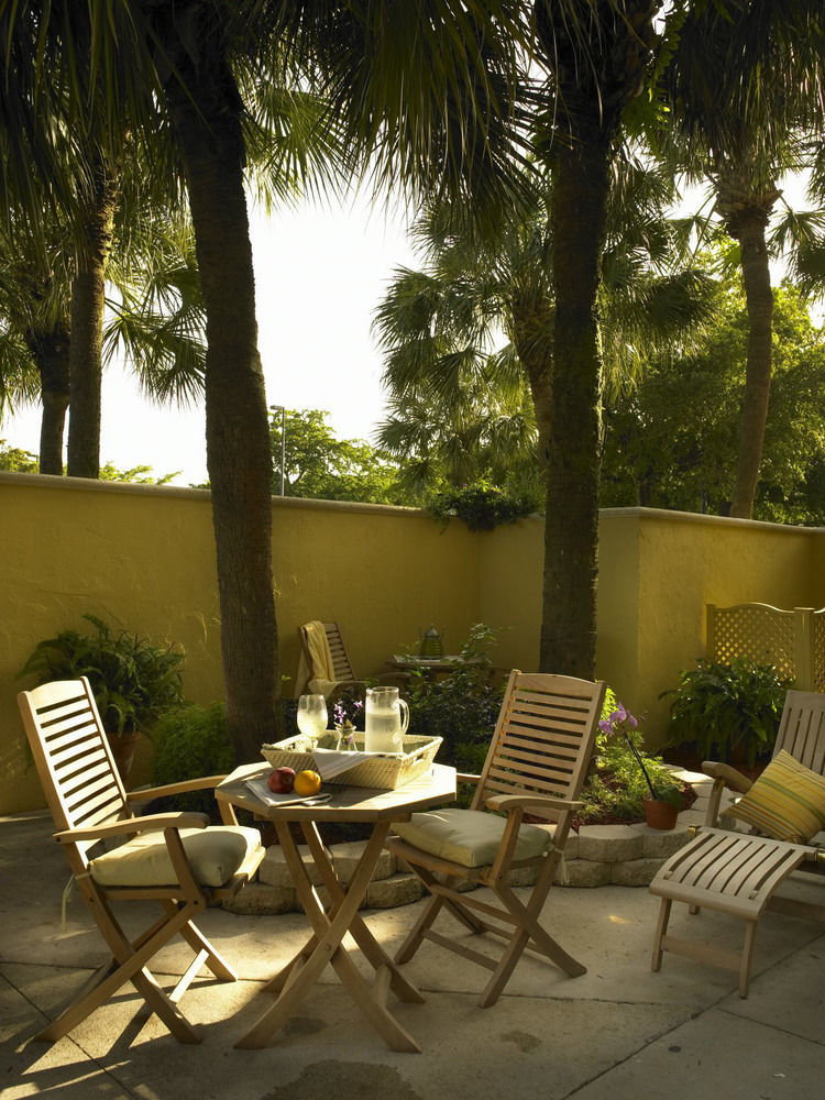 Miami Lakes Hotel Bagian luar foto